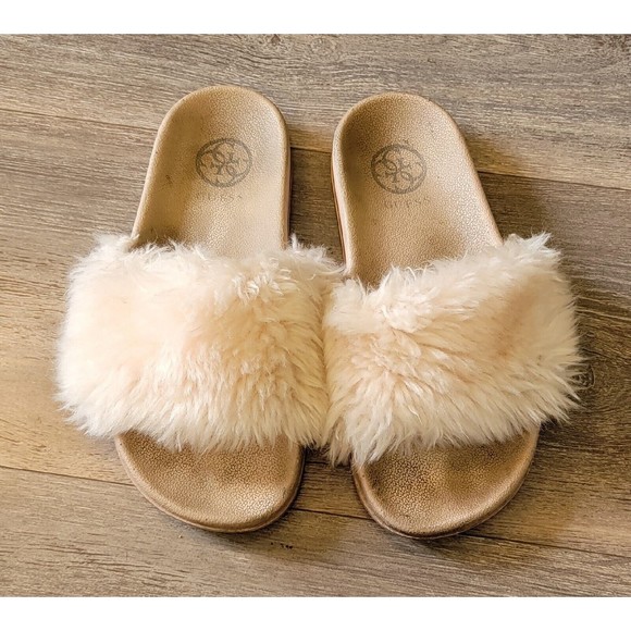 Guess Girls Size 5 Pink Faux Fur Sandals Slides Slippers - Picture 1 of 9